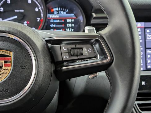 Used 2025 Porsche Macan image 35