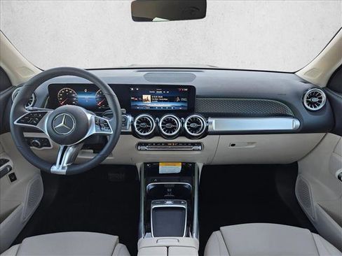 New 2026 Mercedes-Benz GLB 250 image 14