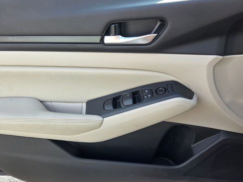 Used 2025 Nissan Altima 2.5 SV image 28