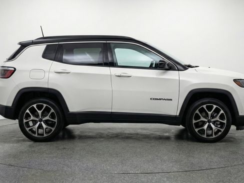Used 2025 Jeep Compass Limited AWD/4WD image 11