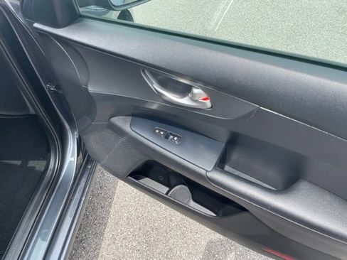 Used 2021 Kia Forte LXS FWD image 41