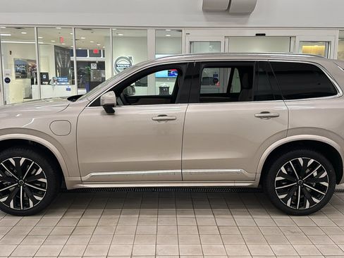 New 2026 Volvo XC90 T8 Plus w/ Protection Package Premier image 8