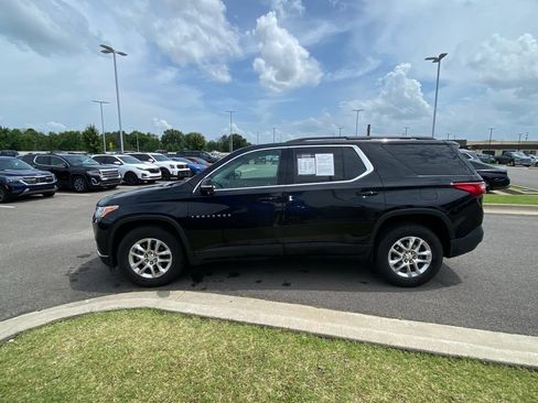 Used 2020 Chevrolet Traverse LT w/ Driver Confidence II Package AWD/4WD image 4