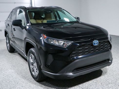 Used 2022 Toyota RAV4 LE AWD/4WD image 5