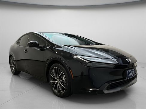 Used 2024 Toyota Prius XLE image 1
