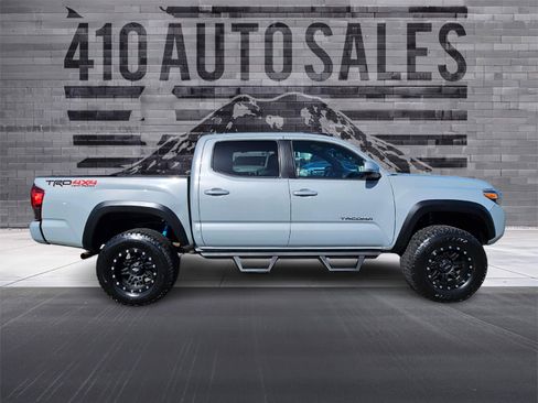 Used 2018 Toyota Tacoma TRD Off-Road w/ Technology Package AWD/4WD image 2