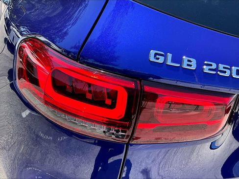Used 2021 Mercedes-Benz GLB 250 image 29