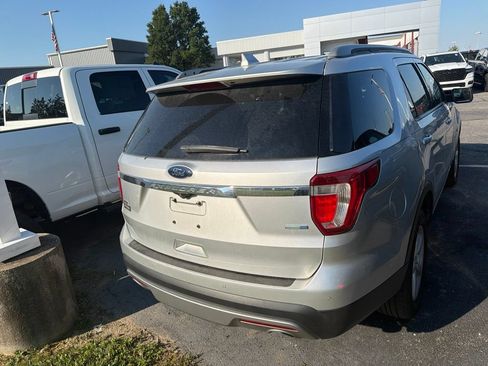 Used 2017 Ford Explorer XLT AWD/4WD image 4