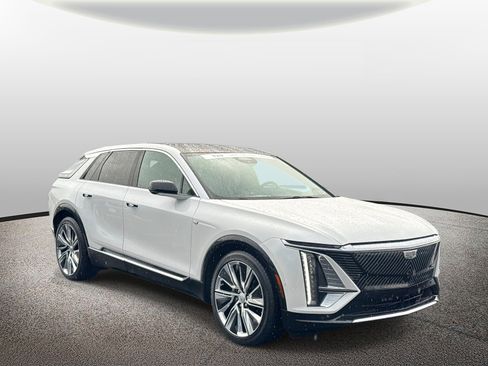 Certified 2024 Cadillac Lyriq Luxury w/ LPO, Floor Liner Package image 26