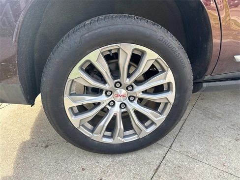 Used 2022 GMC Yukon Denali w/ Denali Premium Package image 5