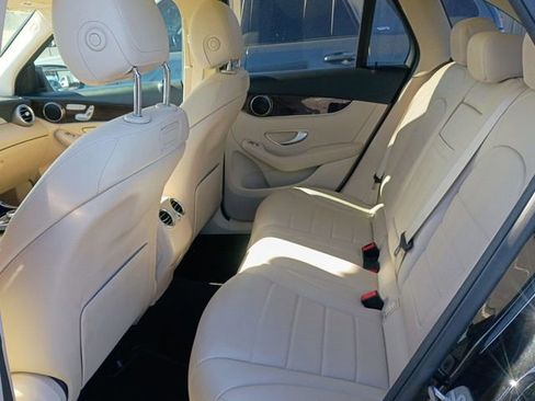 Used 2019 Mercedes-Benz GLC 300 4MATIC image 10