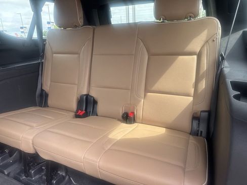 Used 2023 Chevrolet Suburban Premier RWD image 14