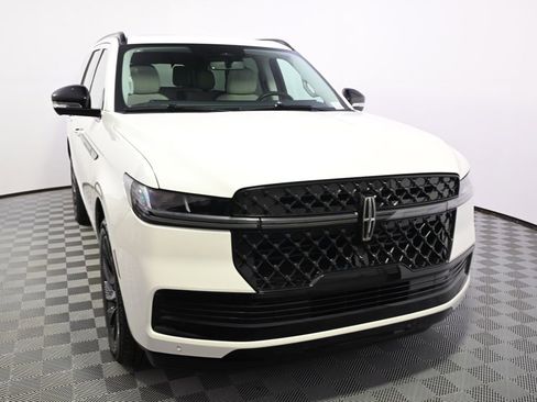 New 2026 Lincoln Navigator Reserve w/ Jet Appearance Package AWD/4WD image 9