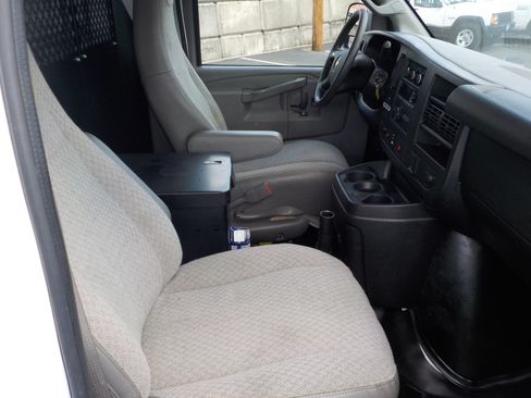 Used 2016 Chevrolet Express 2500 RWD image 33