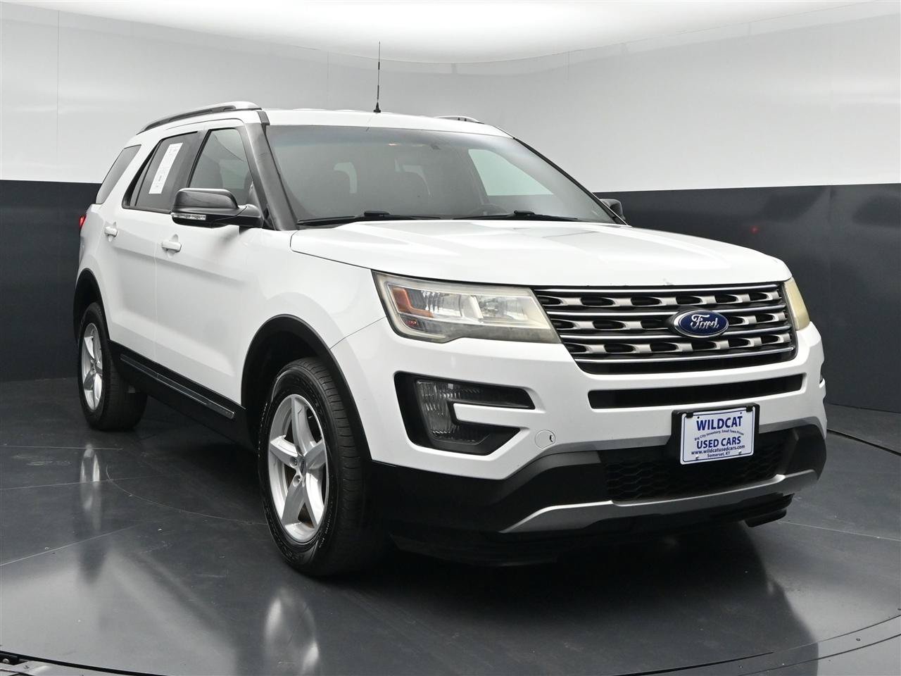 Used 2016 Ford Explorer XLT AWD/4WD image 3