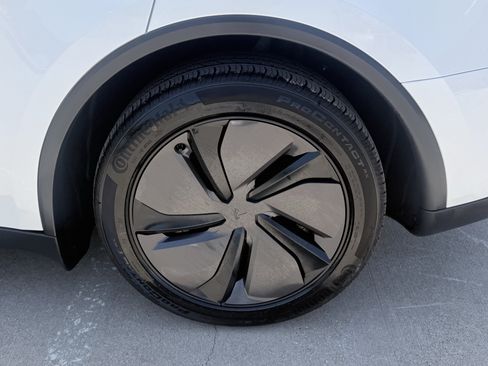 Used 2026 Tesla Model Y 2WD image 16