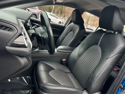 Used 2018 Toyota Camry L image 12