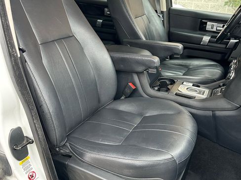 Used 2016 Land Rover LR4 HSE image 32