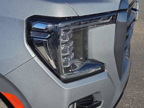 Used 2023 GMC Yukon AT4 w/ AT4 Premium Package AWD/4WD image 10