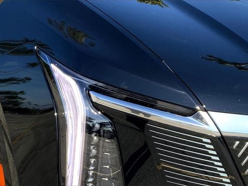 Used 2025 Cadillac Escalade IQ Luxury 2 image 14