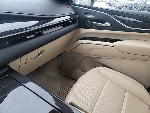 Used 2022 Cadillac Escalade ESV Premium Luxury AWD/4WD image 31