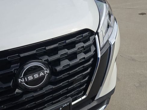 Used 2022 Nissan Kicks SV image 10