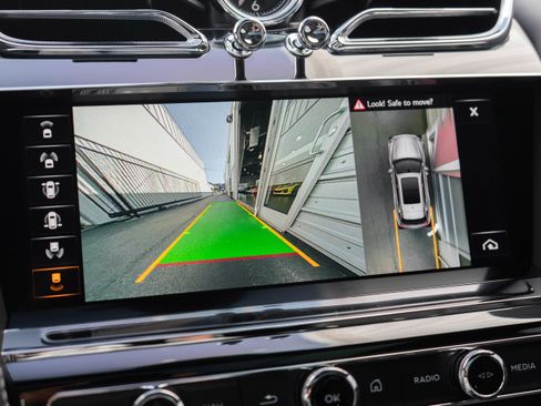 Used 2022 Bentley Bentayga image 23