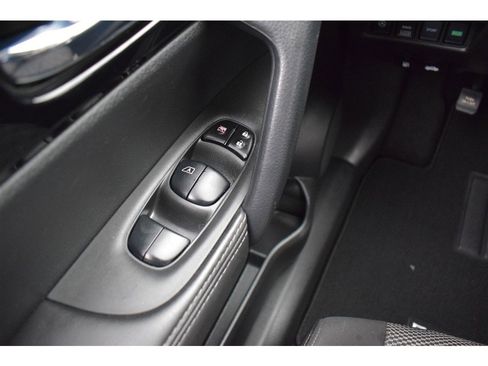 Used 2022 Nissan Rogue Sport SV image 21