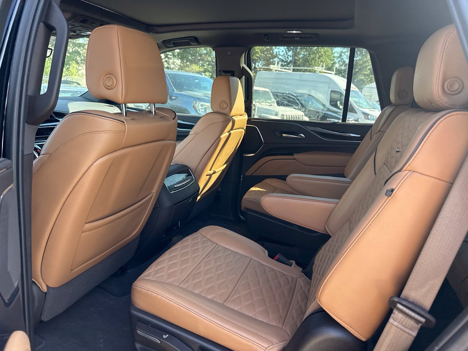 Used 2024 Cadillac Escalade Sport w/ LPO, ONYX Package AWD/4WD image 10