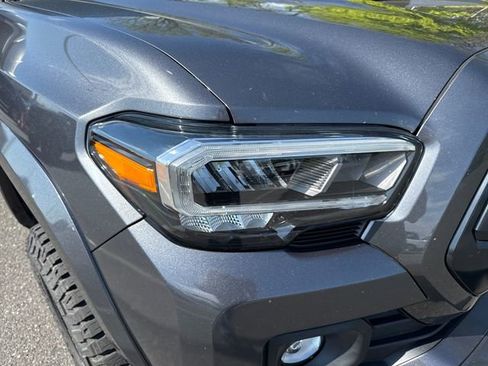 Used 2022 Toyota Tacoma TRD Sport w/ TRD Premium Sport Package AWD/4WD image 12