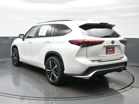 Used 2021 Toyota Highlander XSE AWD/4WD image 4