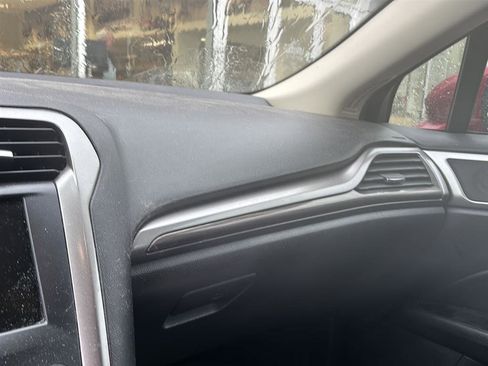 Used 2017 Ford Fusion SE w/ Equipment Group 202A image 10