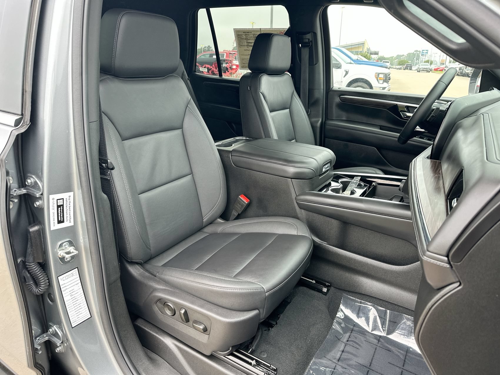 Used 2025 Chevrolet Tahoe LT AWD/4WD image 21