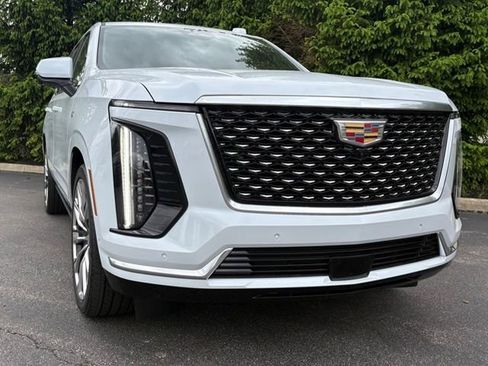 Used 2026 Cadillac Escalade Luxury w/ Touring Package AWD/4WD image 11