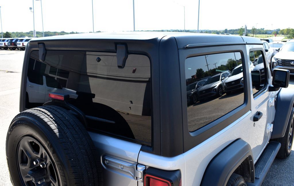 Used 2022 Jeep Wrangler Sport AWD/4WD image 10