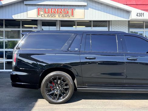 Used 2024 Cadillac Escalade ESV Sport Platinum w/ LPO, ONYX Package AWD/4WD image 10