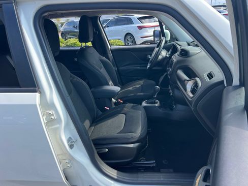 Used 2016 Jeep Renegade 75th Anniversary FWD image 32