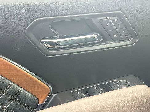 New 2025 GMC Canyon Denali w/ LPO, Denali Black Edition image 13