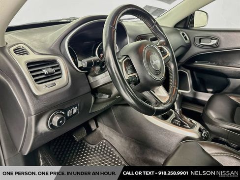 Used 2018 Jeep Compass Latitude w/ Popular Equipment Group AWD/4WD image 9
