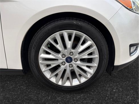 Used 2015 Ford Focus Titanium image 12