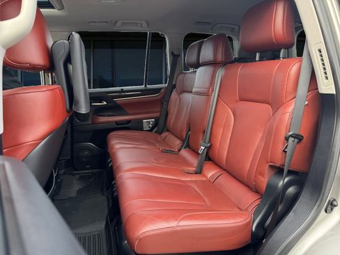 Used 2018 Lexus LX 570 image 16