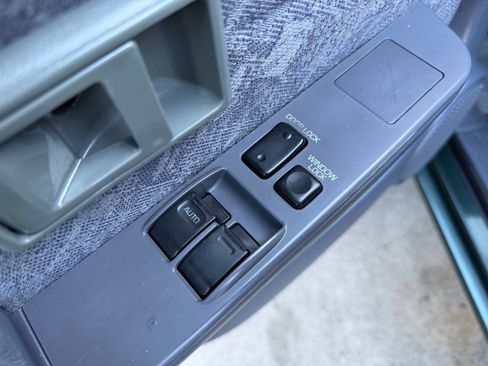 Used 2000 Toyota Tacoma PreRunner image 18