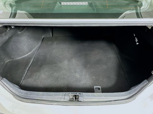 Used 2020 Toyota Camry LE image 28