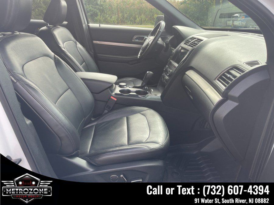 Used 2018 Ford Explorer XLT w/ Equipment Group 202A AWD/4WD image 25
