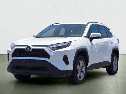Used 2025 Toyota RAV4 XLE AWD/4WD image 2