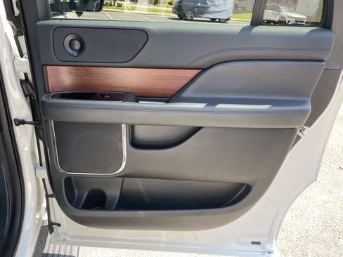 Used 2022 Lincoln Navigator L Reserve w/ Monochromatic Package RWD image 13
