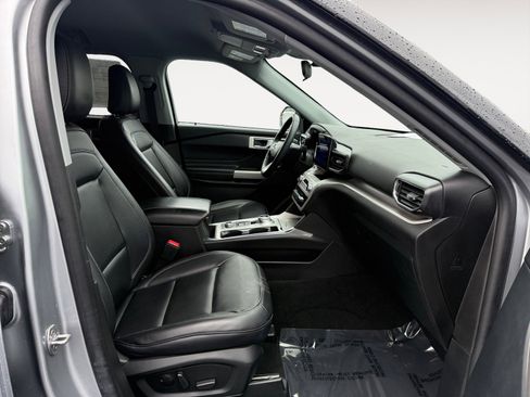 Used 2023 Ford Explorer XLT w/ Equipment Group 202A image 19