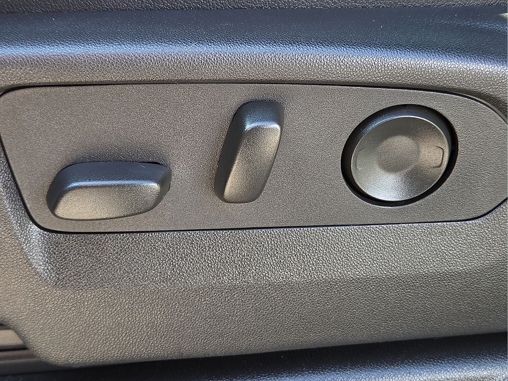 Used 2024 Chevrolet Tahoe RST RWD image 15