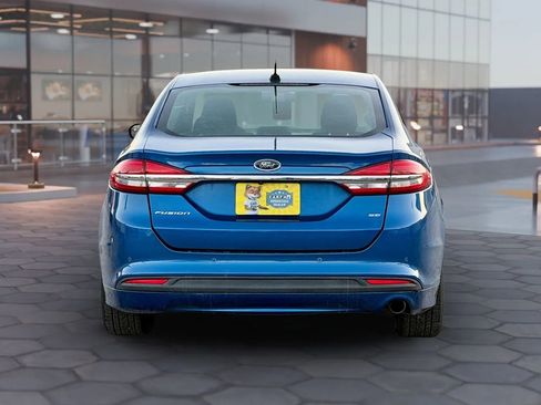 Used 2017 Ford Fusion SE w/ Fusion SE Technology Package image 9