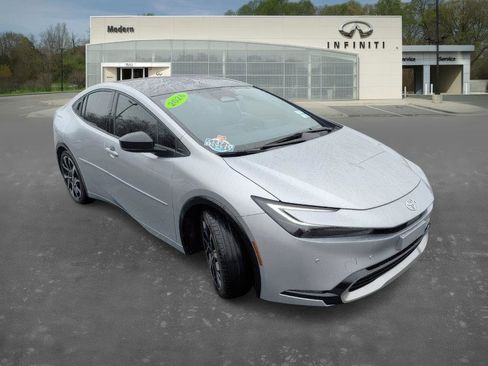 Used 2026 Toyota Prius Plug-In Hybrid image 2